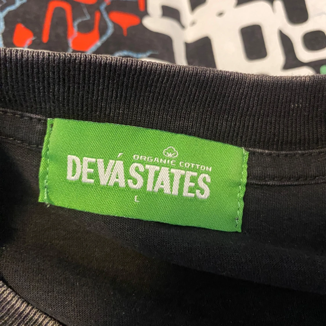 Svart Devá States t-shirt med tryck - 2