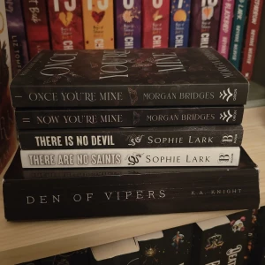 Böcker, English books - Skicka meddelande med vilka böcker du är intresserad av och prisförslag. Samtliga är på engelska 
