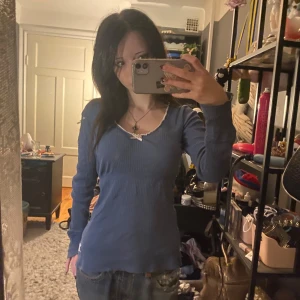 Söt odd molly tröja💙 - Super gullig odd molky tröja med en liten vit rosett på framsidan💙