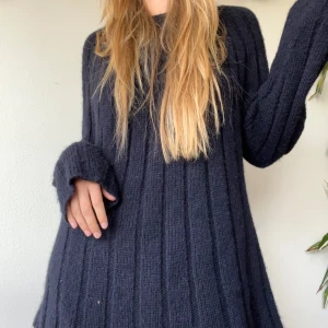 Mörkblå ribbstickad oversized tröja - Mörkblå stickad tröja! Skriv ifall ni har frågor 💋