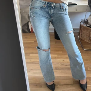 Low waist jeans slits - Tvär feta jeans med slits ifrån hm 