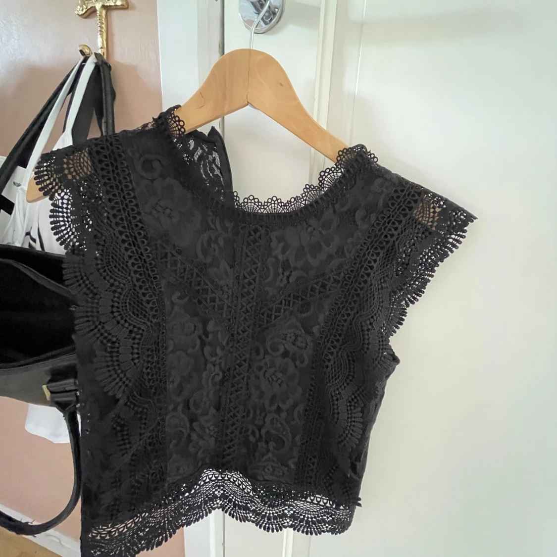 Svart spetsblus från ONLY XS - 1
