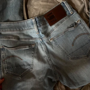 g-star raw jeans - så fina och bekväma jeans från g-star raw!💓(hittar inte storlek men skulle gissa på s)
