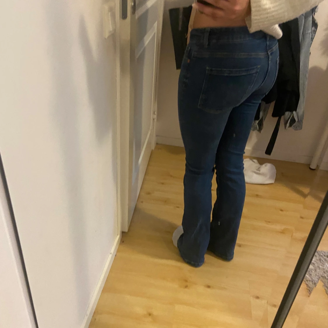 Blå bootcut jeans med normal passform