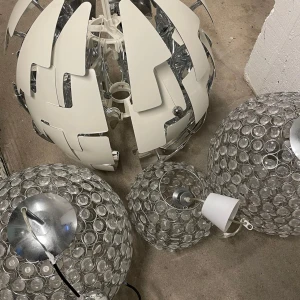 Fina Lampor  - Köpte dessa fyra lampor som är jätte fina men passade inte för min hus design därför valde jag att sälja dem. 