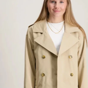 Trench Coat - Säljer denna trenchen då den ej kommer till användning. Använd ca 3 gånger, köpt på kidsbrandstore för 600kr. Bra skick och inga skador. Storlek 164 💓