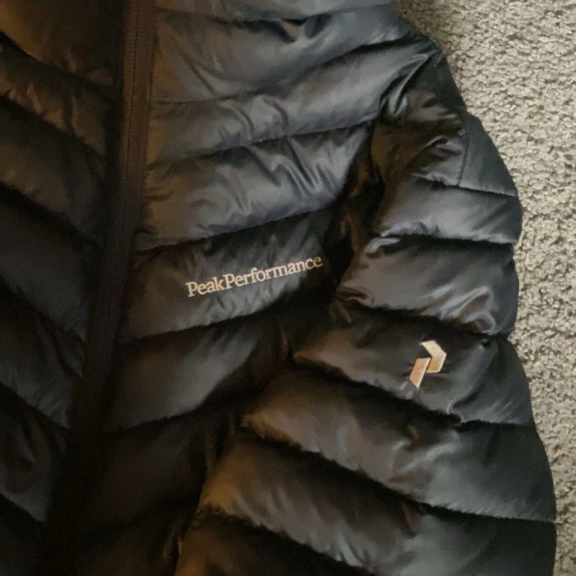 Svart dunjacka Peak Performance - 1