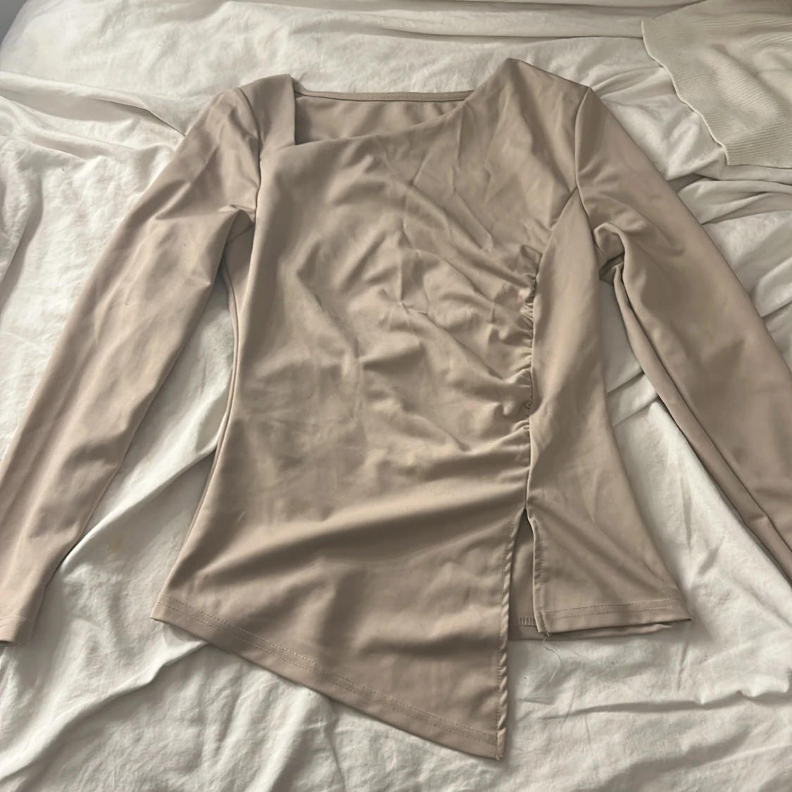 Beige långärmad omlottopp