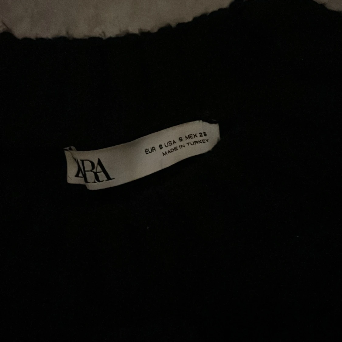 Svart stickad tröja från ZARA  - 1