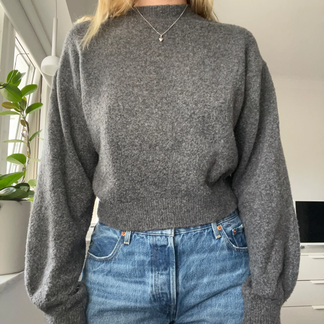 Grå stickad tröja från Weekday