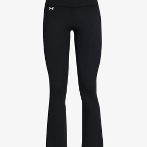Under Armour Motion FLARE pant - Svarta leggings från Under Armour med bootcut-snitt och hög midja. Tillverkade i stretchigt syntetmaterial som sitter tajt upptill och släpper ut vid ankeln. Diskret logga framtill och praktiska sidfickor. Perfekta för träning eller chill. Aldrig använda med prislappen kvar!
