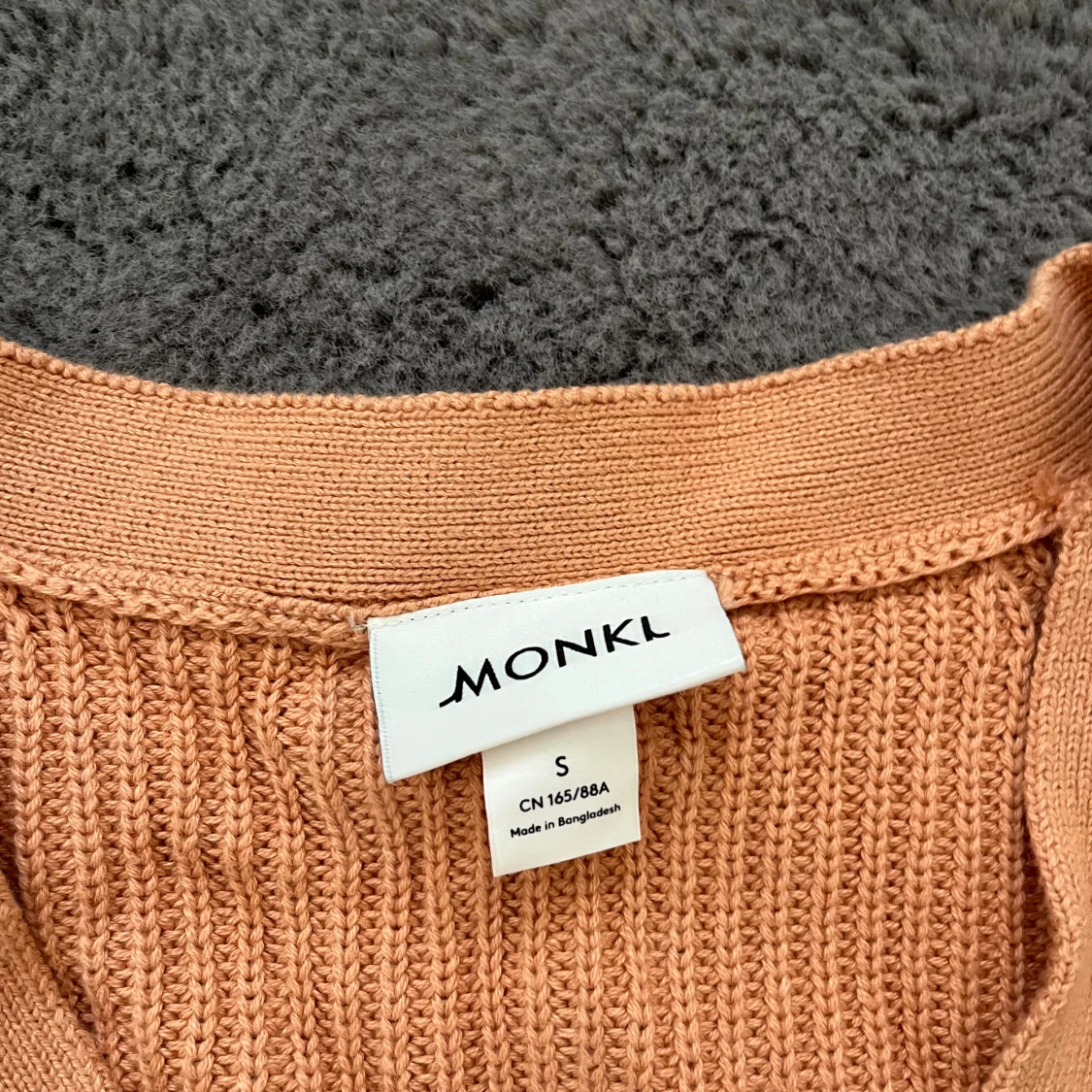 Beige croppad kofta från Monki - 2