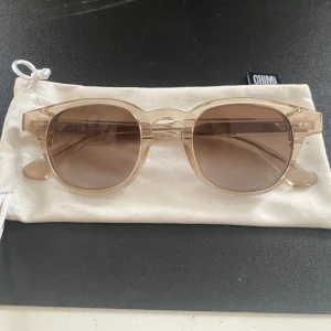 CHIMI 01 solglasögon - Snygga solglasögon från CHIMI i felfritt skick, Modellen: core 01, dustbag ingår, riiktigt snygga till nästan alla tillfällen, skriv vid frågor! 