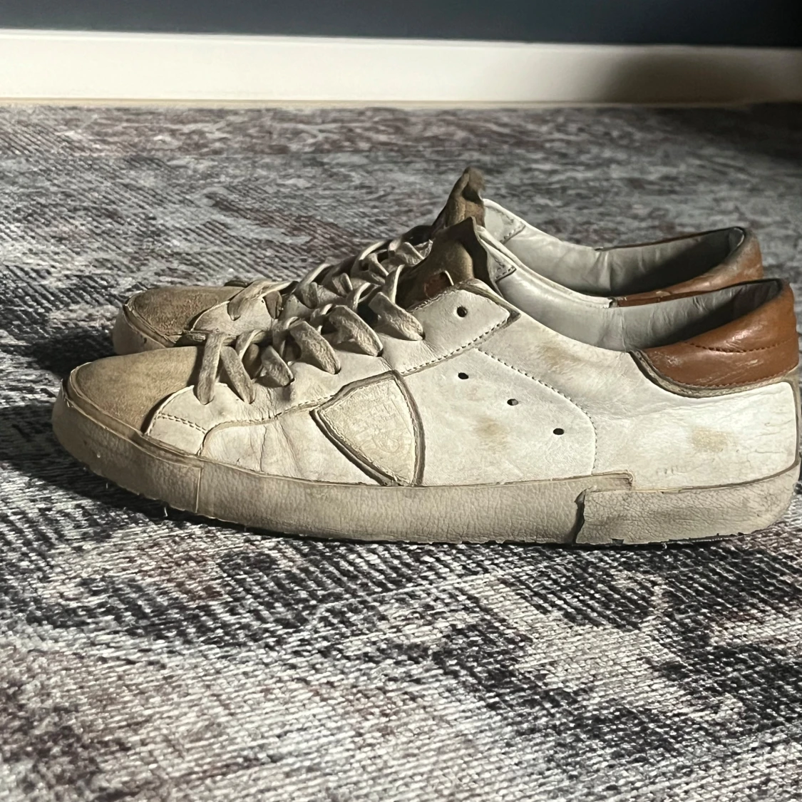 Beige sneakers från Philippe Model - 1