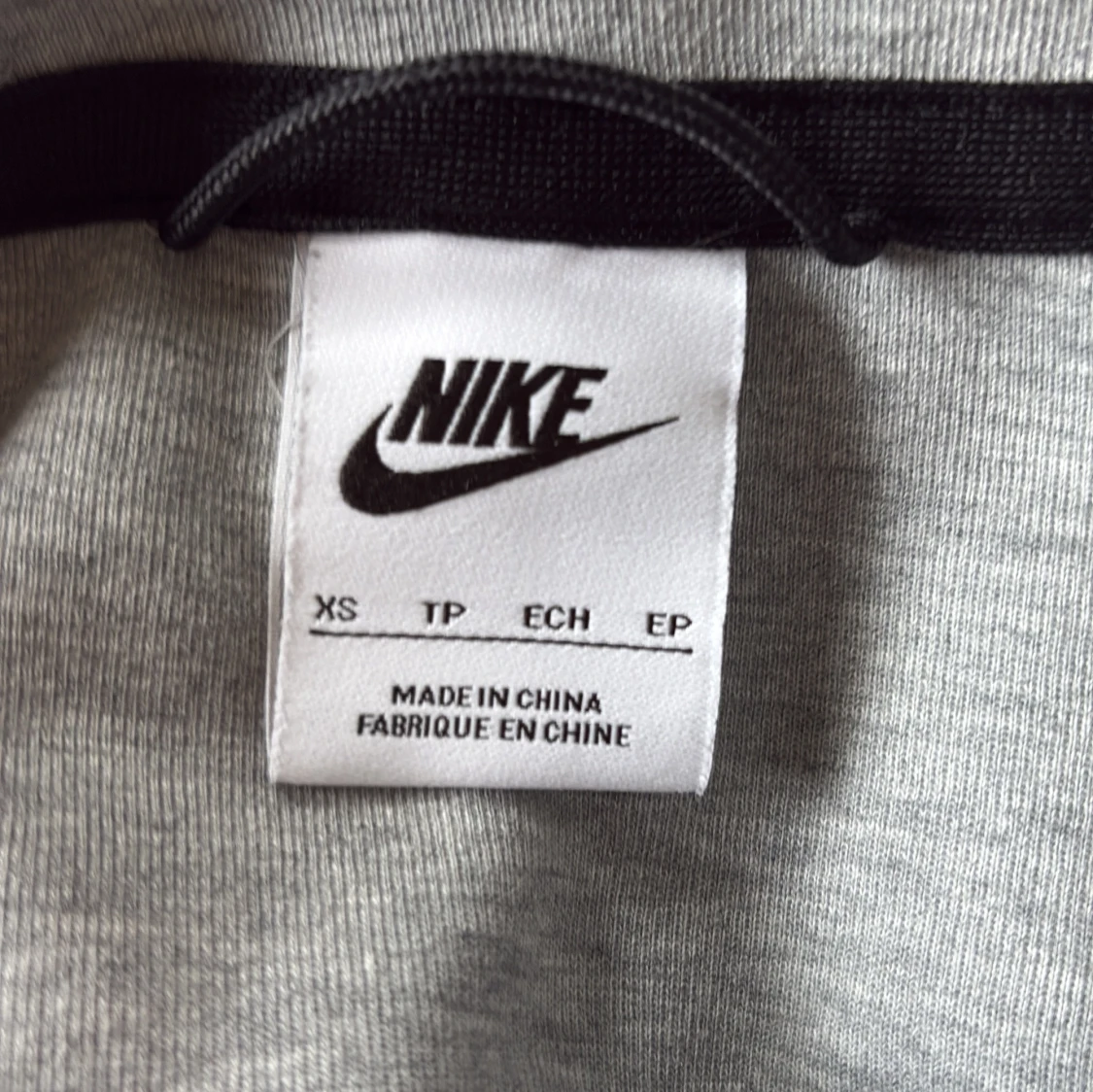 Grå hoodie från Nike  - 2