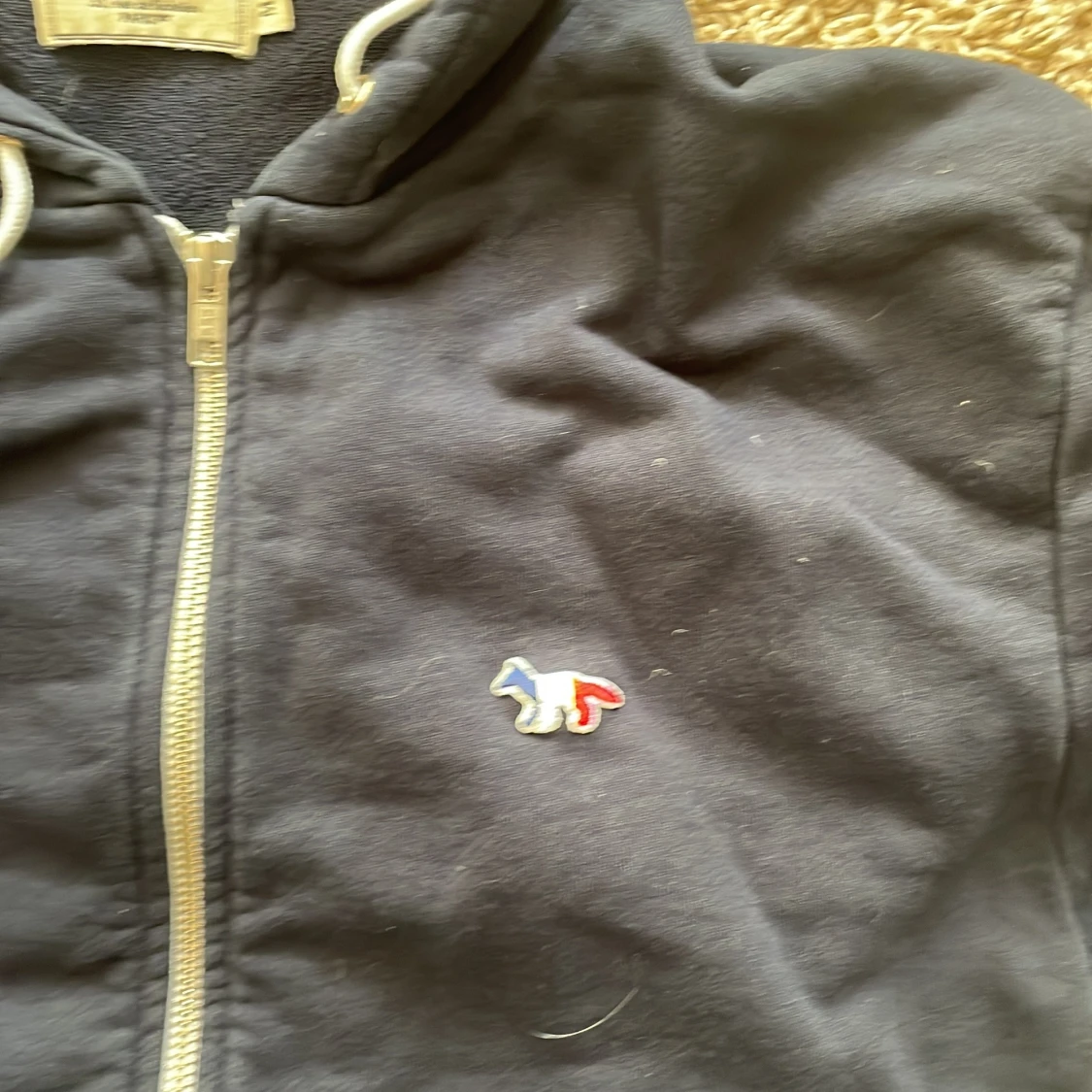 Marinblå hoodie från Maison Kitsuné - 3