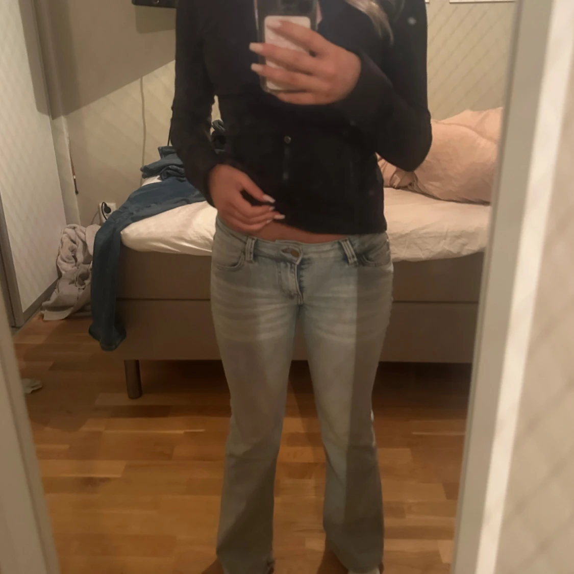 Ljusblå low waist bootcut jeans från Cheap Monday