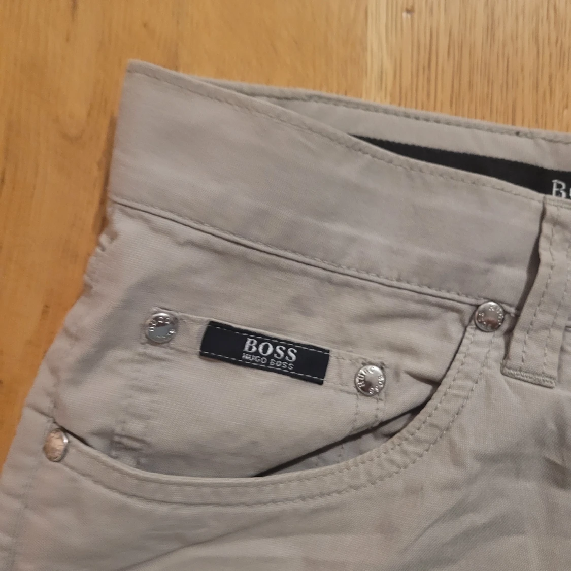 Beige chinos från Hugo Boss - 2