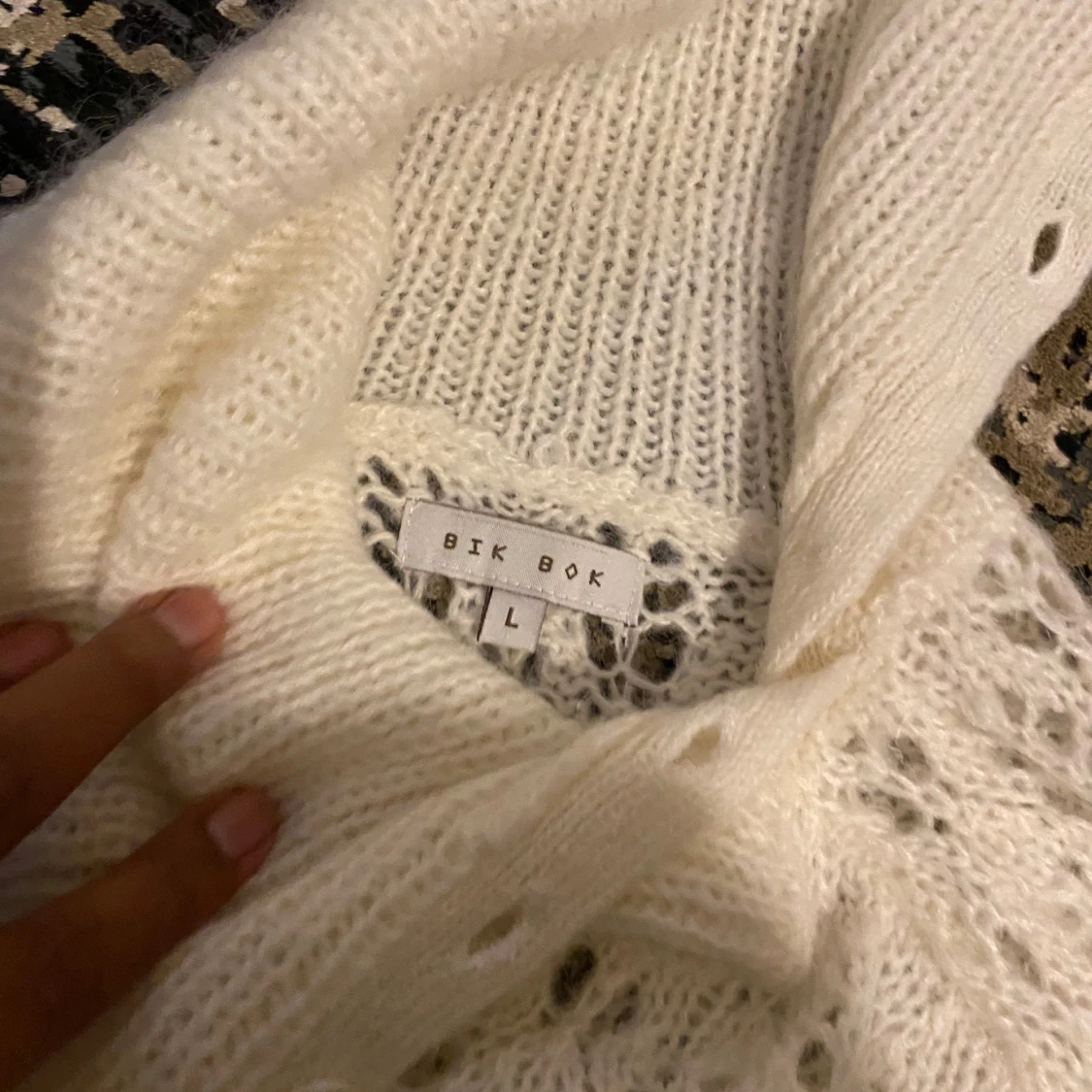 Vit stickad tröja med huva från Bik Bok - 1