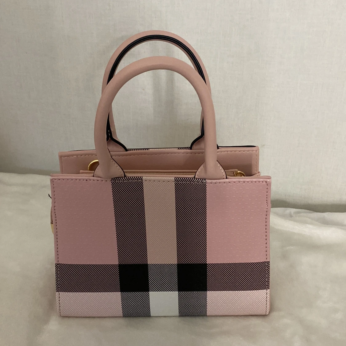 Rutig rosa handväska med axelrem - 1