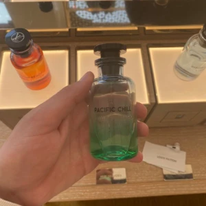 Louis Vuitton Pacific Chill parfym - Fräsch parfym från Louis Vuitton i modellen Pacific Chill. Vid köp ger en ny flaska i paket med kvitto. Priset går att diskutera till en viss gräns. 