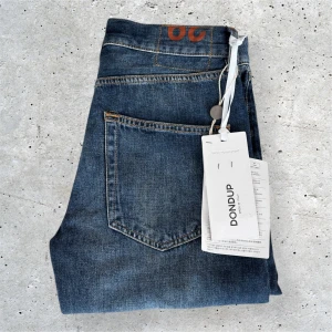 Dondup George Jeans - Trendiga Dondup George Jeans | Sprillans nya med taggs kvar | Storlek W29 | Längd 102CM  | Nypris 3000kr | Hör av er för mer information/bilder!