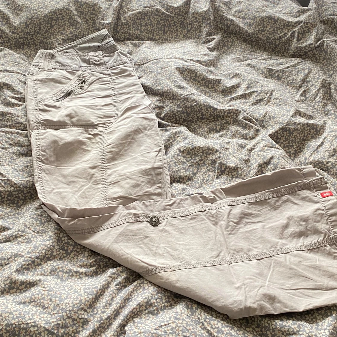 Beiga lågmidjade cargopants från edc - 3