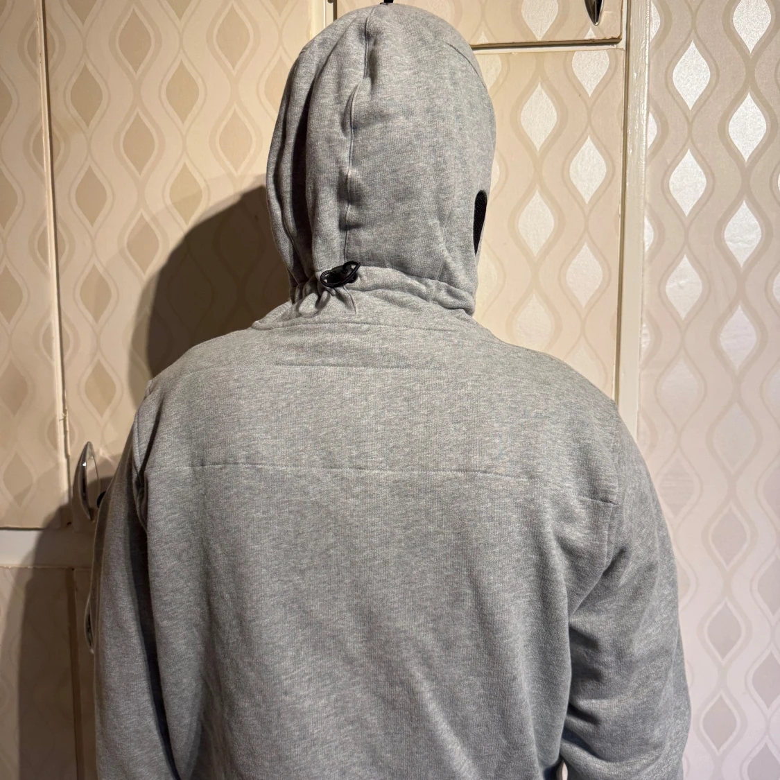 Grå hoodiejacka med inbyggda glasögon och mask - 2