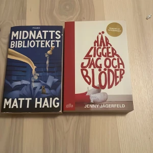 Midnattsbiblioteket & Här ligger jag och blöder - Två böcker: 'Midnattsbiblioteket' av Matt Haig med blått omslag, samt 'Här ligger jag och blöder' av Jenny Jägerfeld med vitt och rött omslag och text i röd form. Perfekt för dig som gillar samtida romaner och ungdomslitteratur med djupare ämnen. 