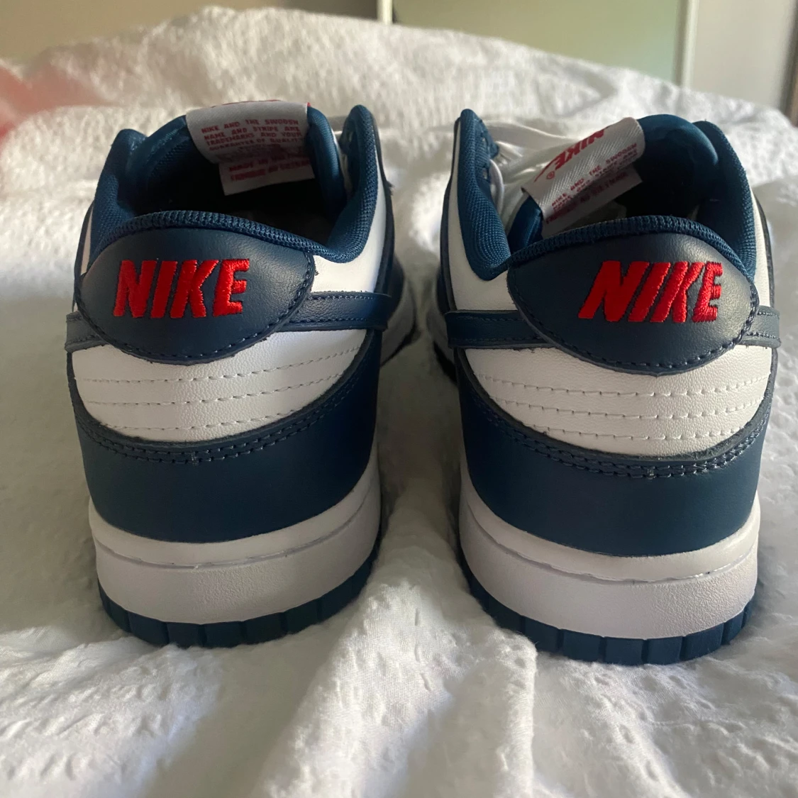 Nike Dunk Low blå och vita sneakers - 3