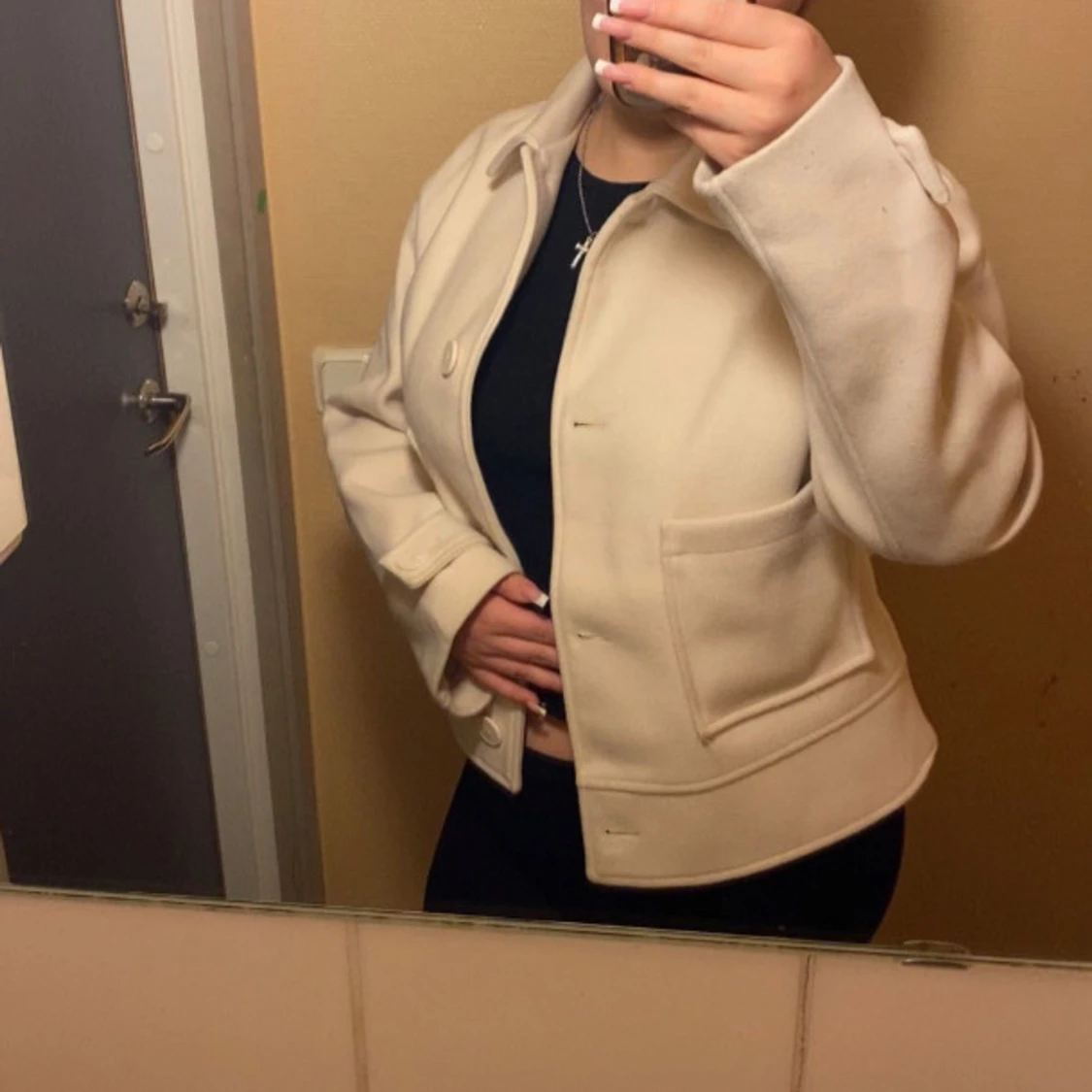 Beige kort jacka storlek M funkar S oxå  - 1