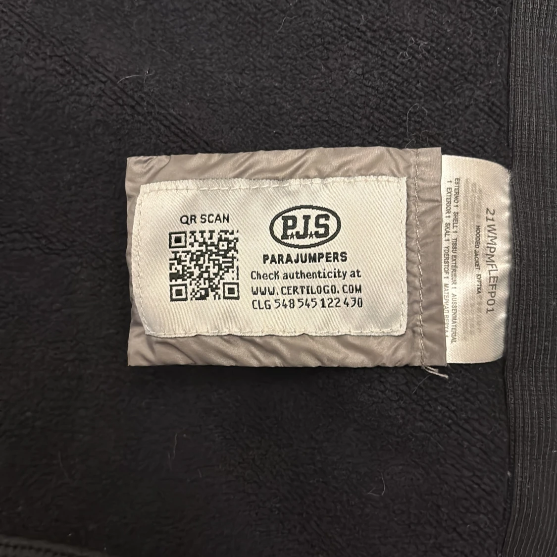 Svart cardigan med huva från Parajumpers - 2