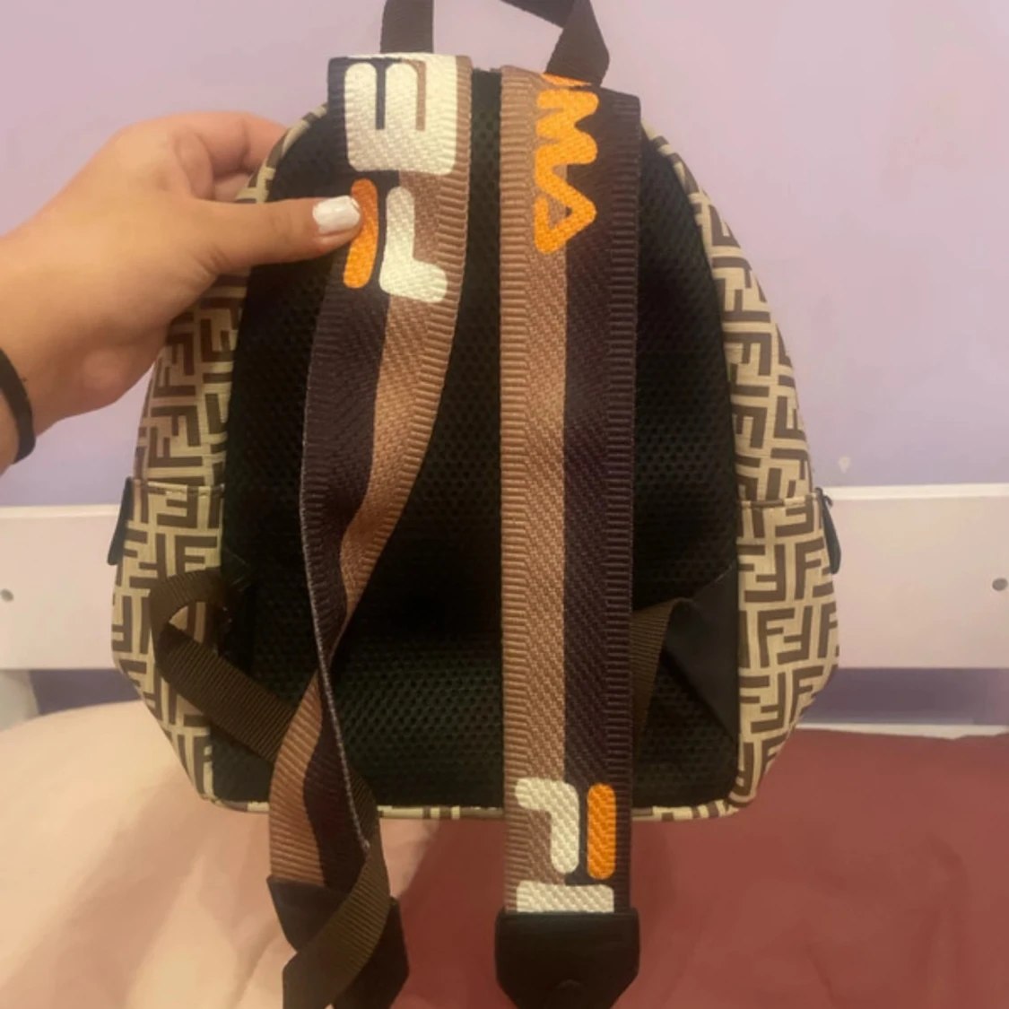 Beige och svart ryggsäck från Fendi - 1