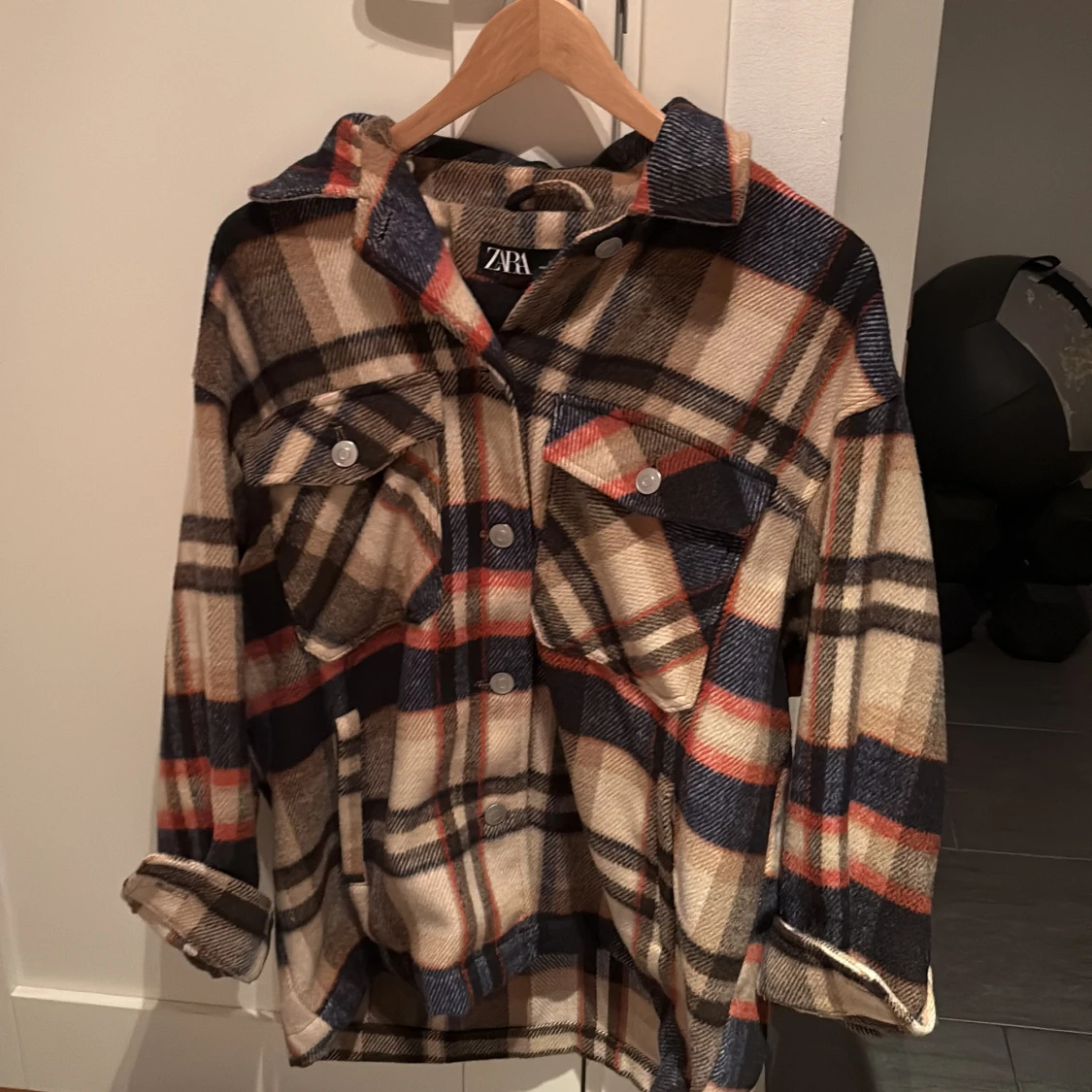 Rutig overshirt från Zara (S)