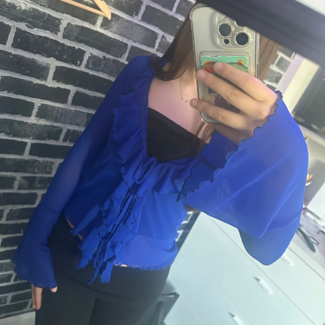 Kornblå volangblus med knyt - 4