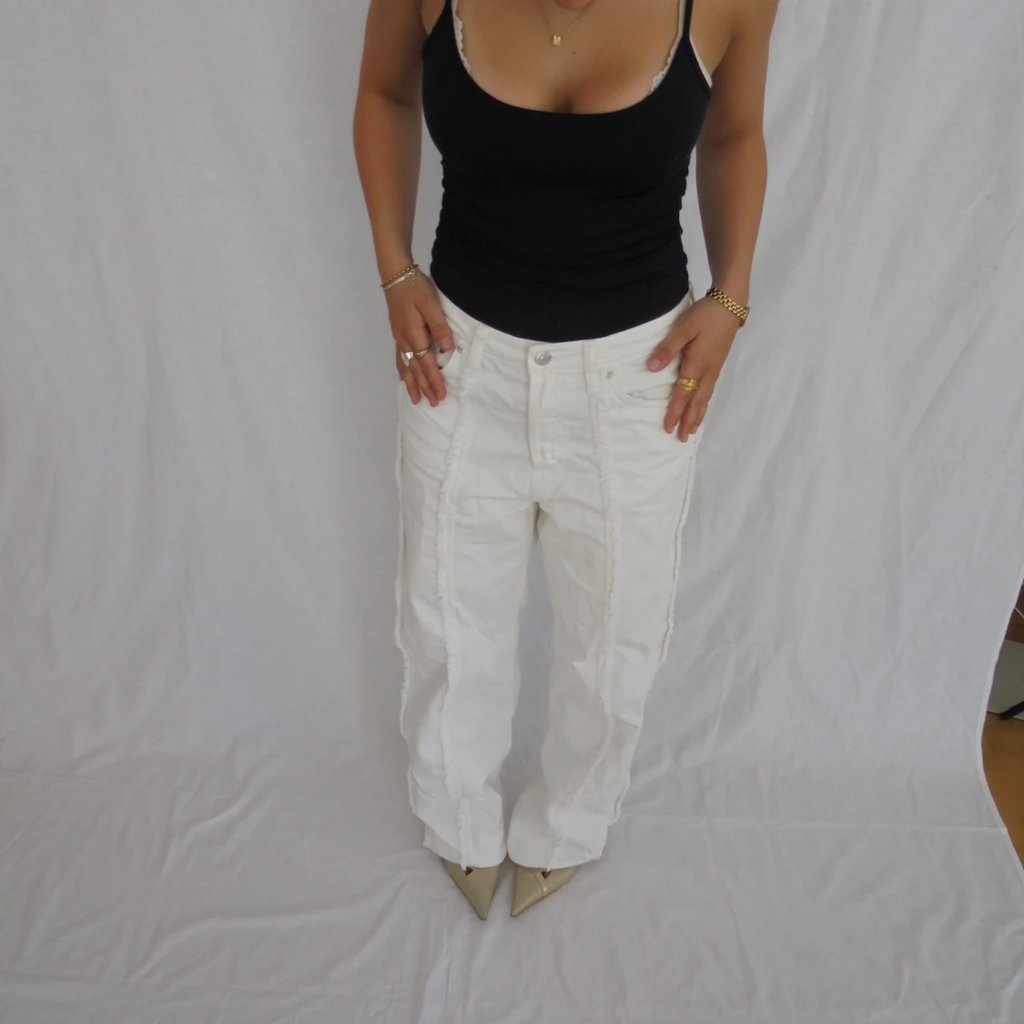 Vita jeans med detaljer