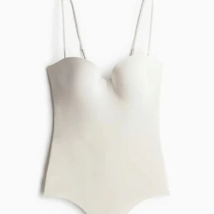 SÖKER!! Vit/Beige/Svart body från H&M - Jag söker denna bodyn ifrån H&M i färgerna svart, vit och beige - i storlek 70/75B. Hör av er ifall ni hade kunnat tänka er att sälja en sådan till mig & vilket pris ni hade kunnat sälja den för. 