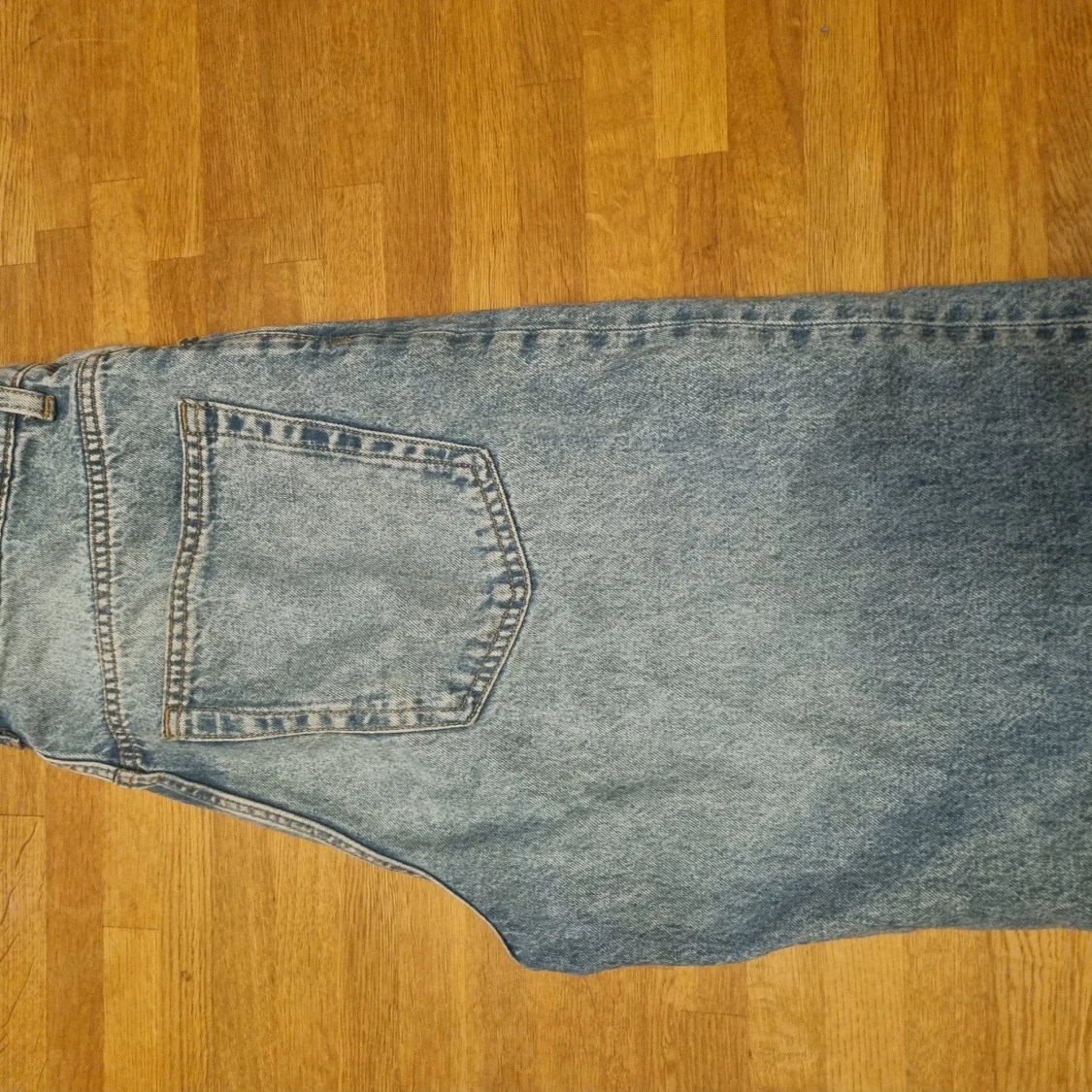 Baggy jeans i ljusblå denim - 1