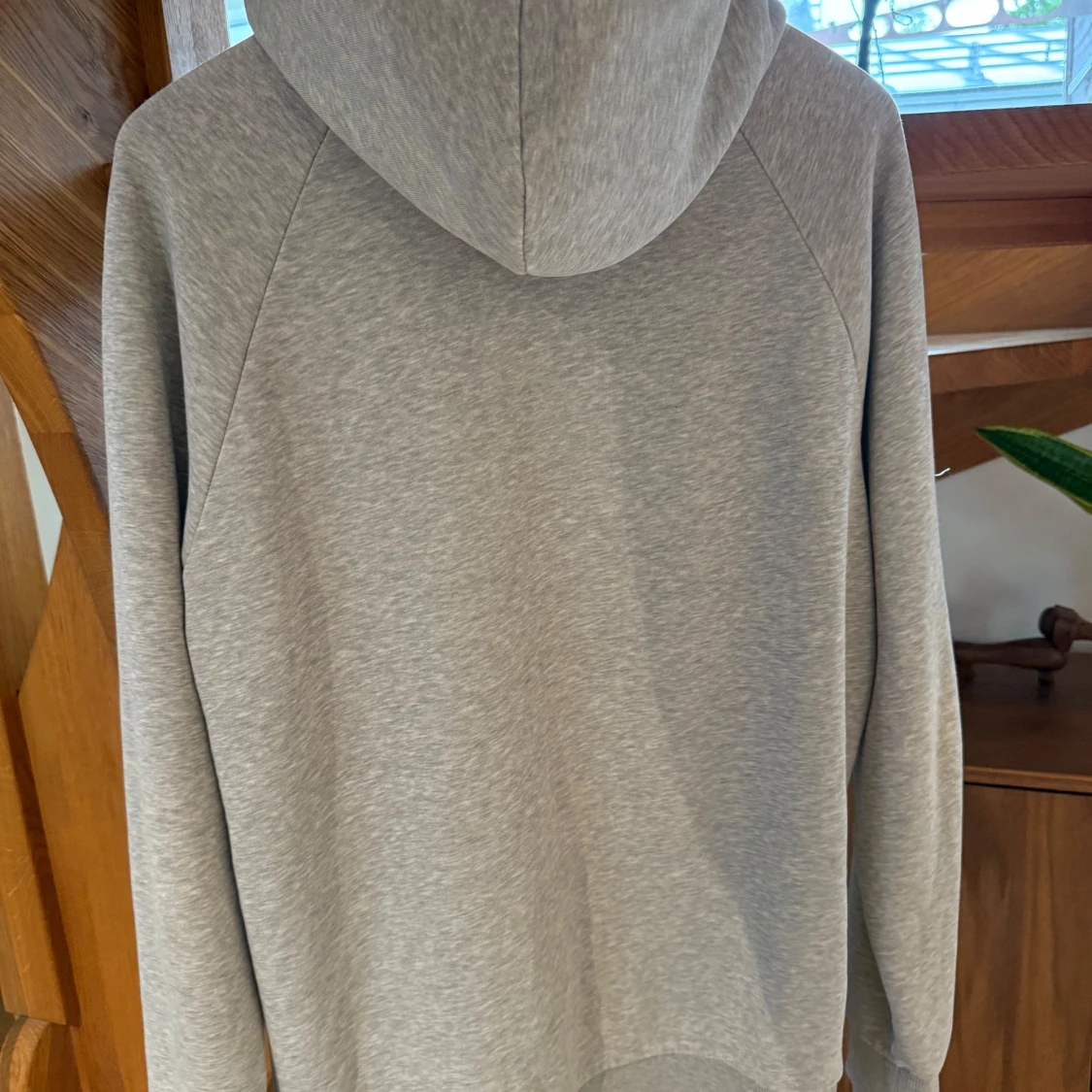 Grå hoodie från Peak Performance - 2