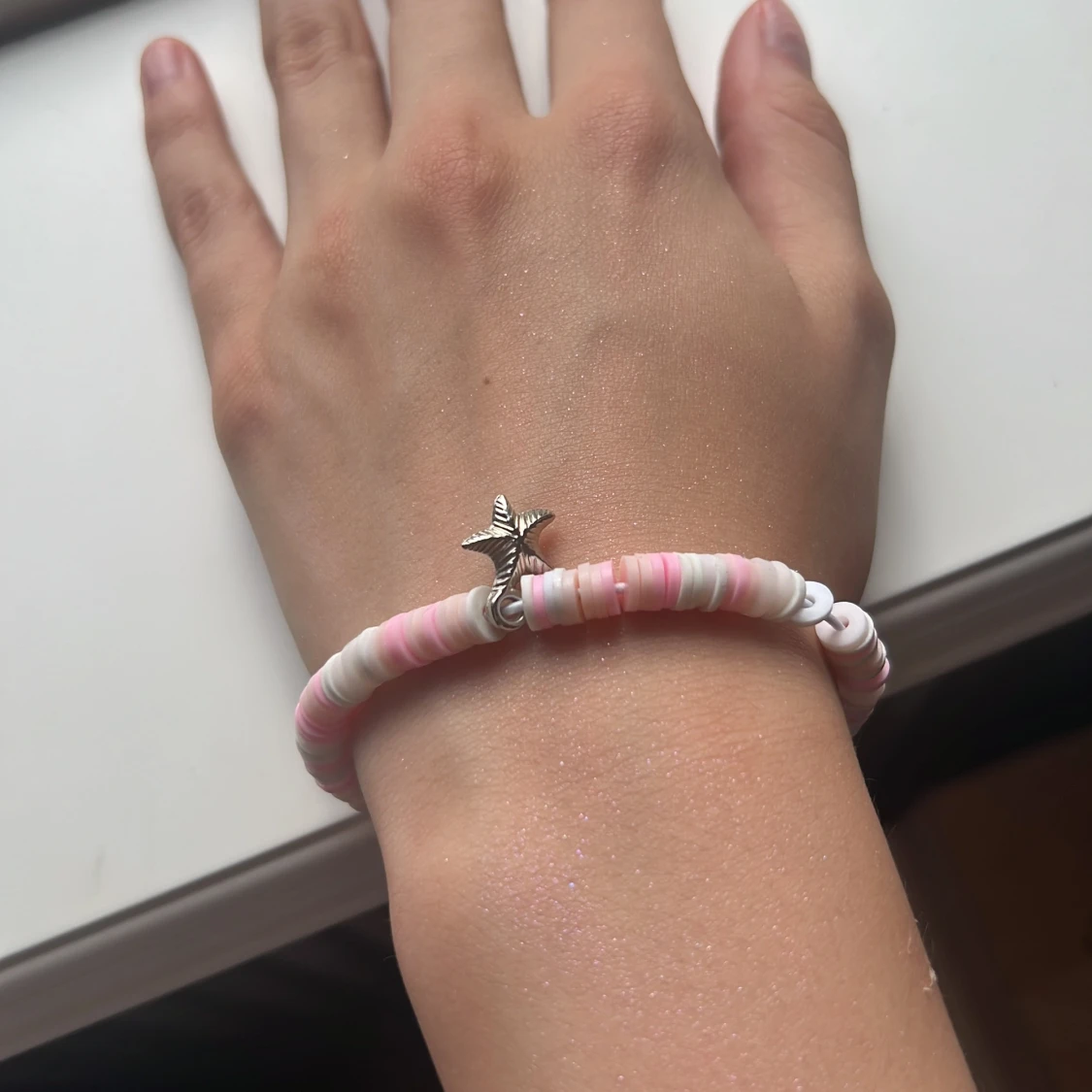 Pastellfärgat armband med sjöstjärna - 1