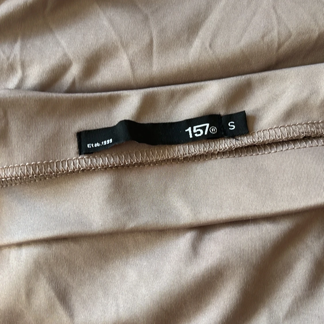 Beige/champanj färgad  långkjol från 157 - 2