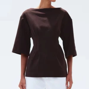 Figurformad topp - Superfin, helt oanvänd topp med prislapp kvar, från hm. Storlek S. Nypris 349kr. Säljs inte längre. 