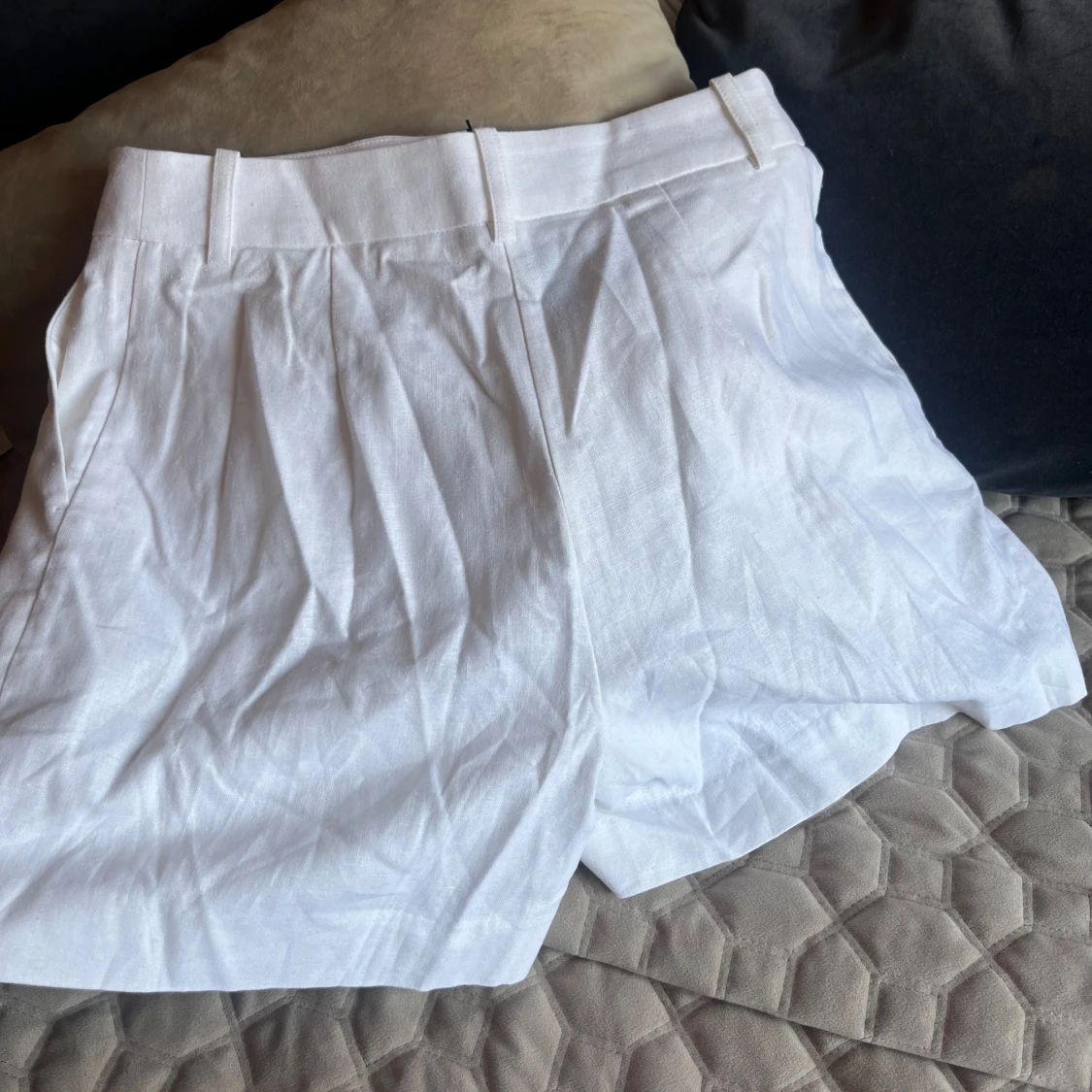 Vita linneshorts från Bik Bok, strl 34 - 1