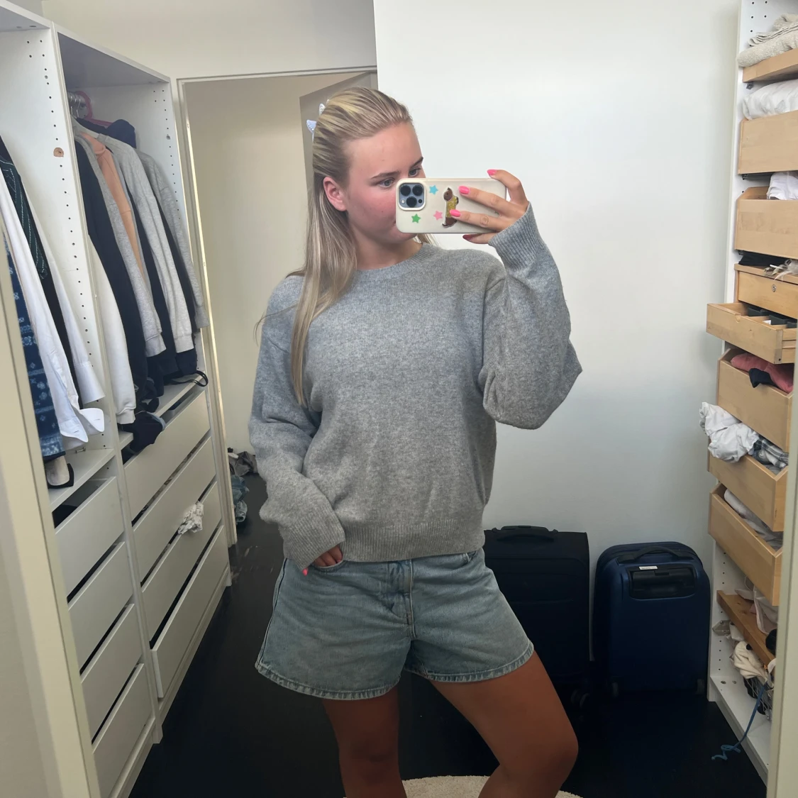 Grå stickad tröja i loose fit