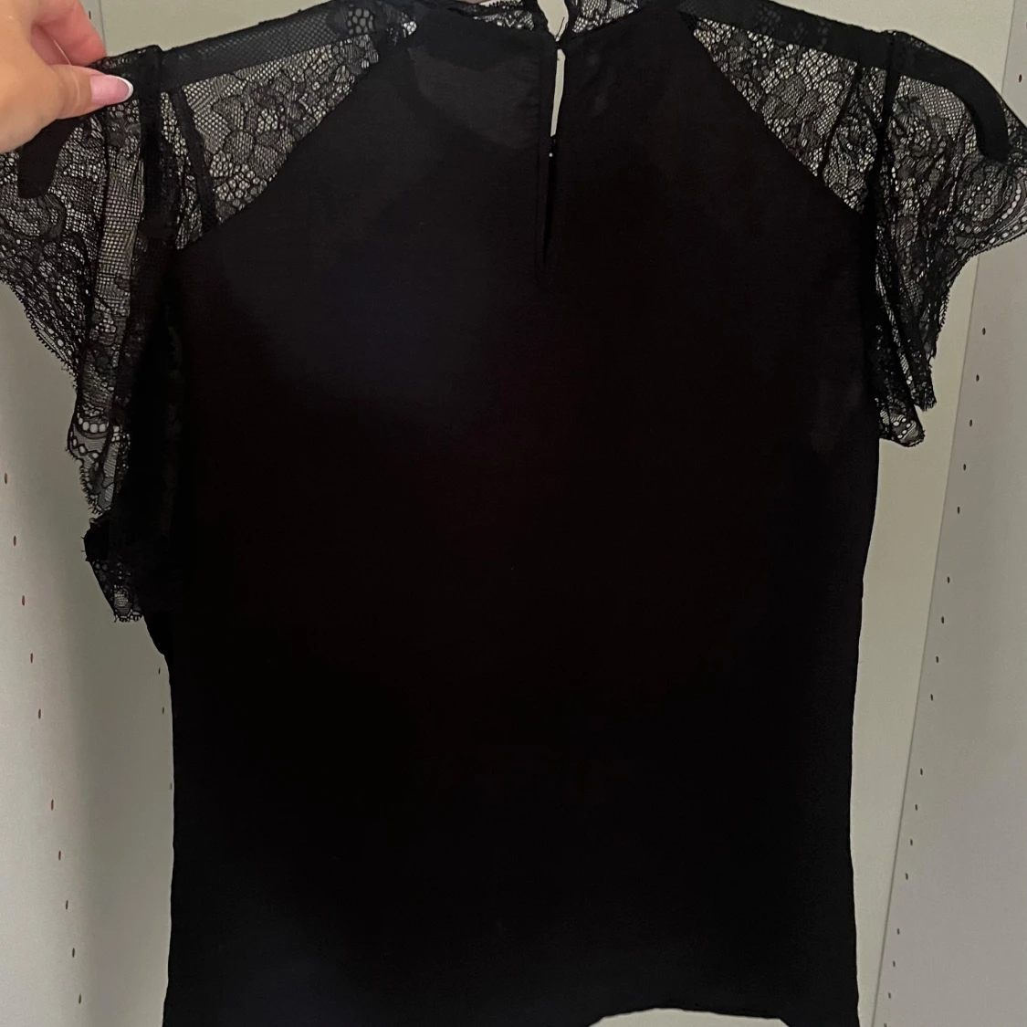Svart spetsblus från ONLY XXS - 1