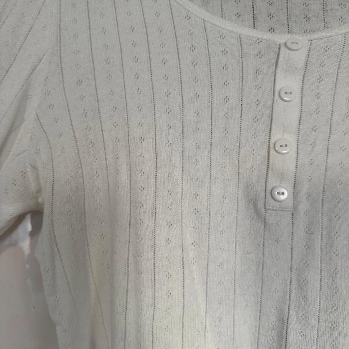 Vit ribbad topp från Gina Tricot - 1