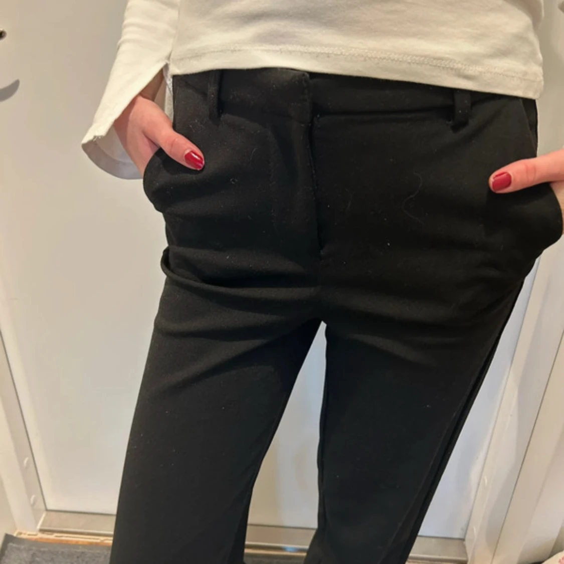 Svarta kostymbyxor med raka ben - 1