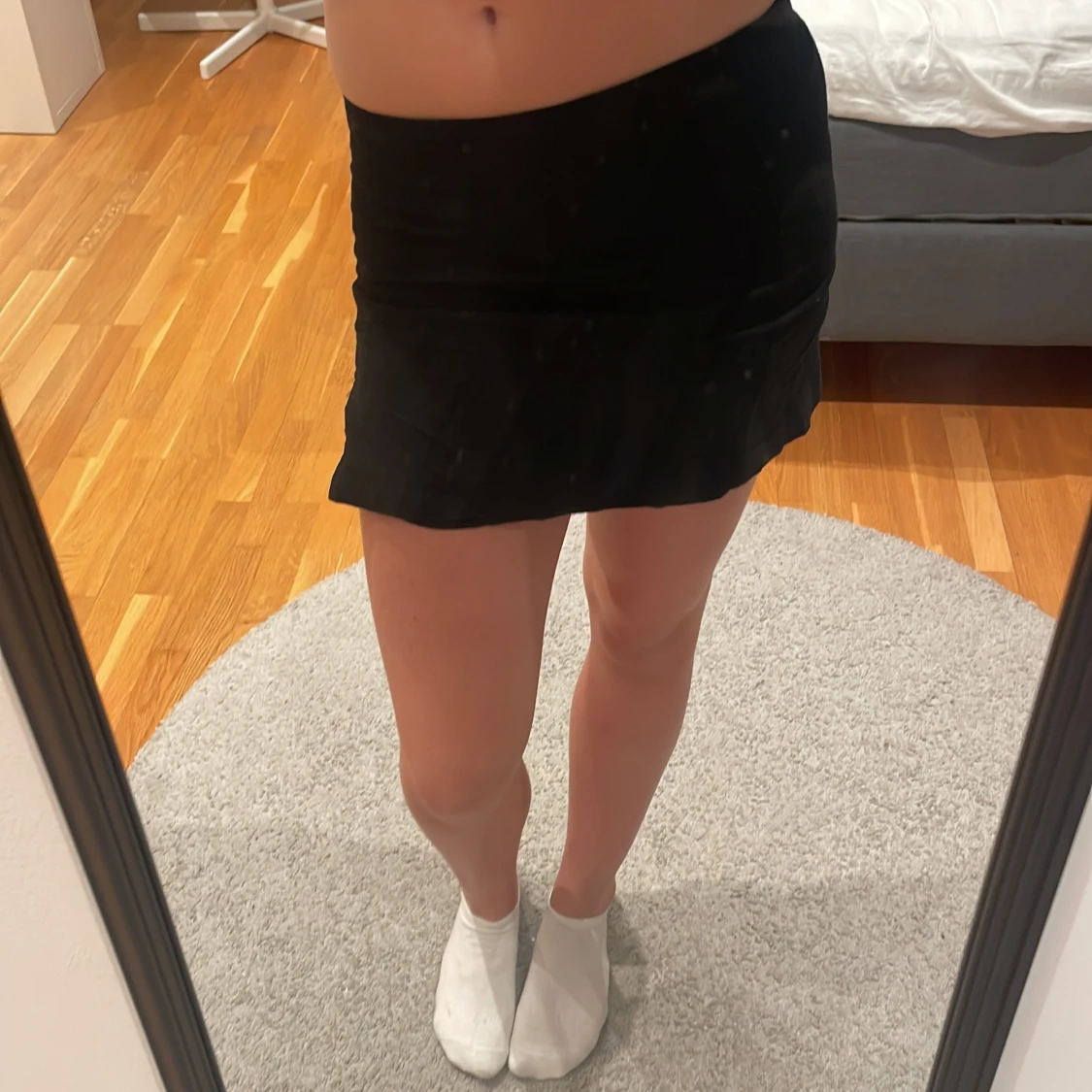 Svart kortkjol från H&M Divided i 34