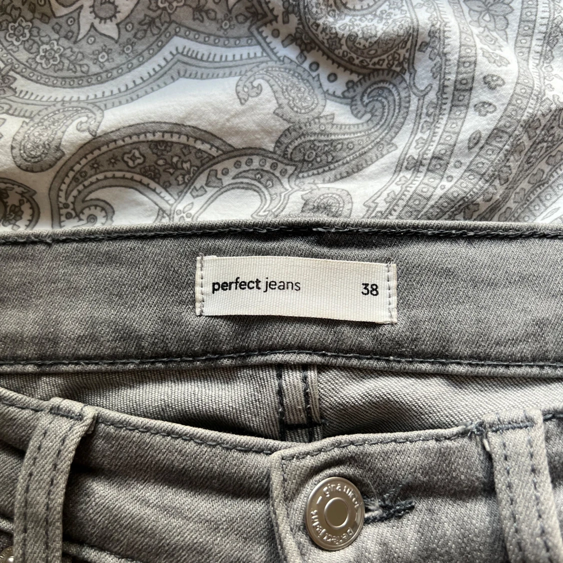 Grå bootcut jeans - 3