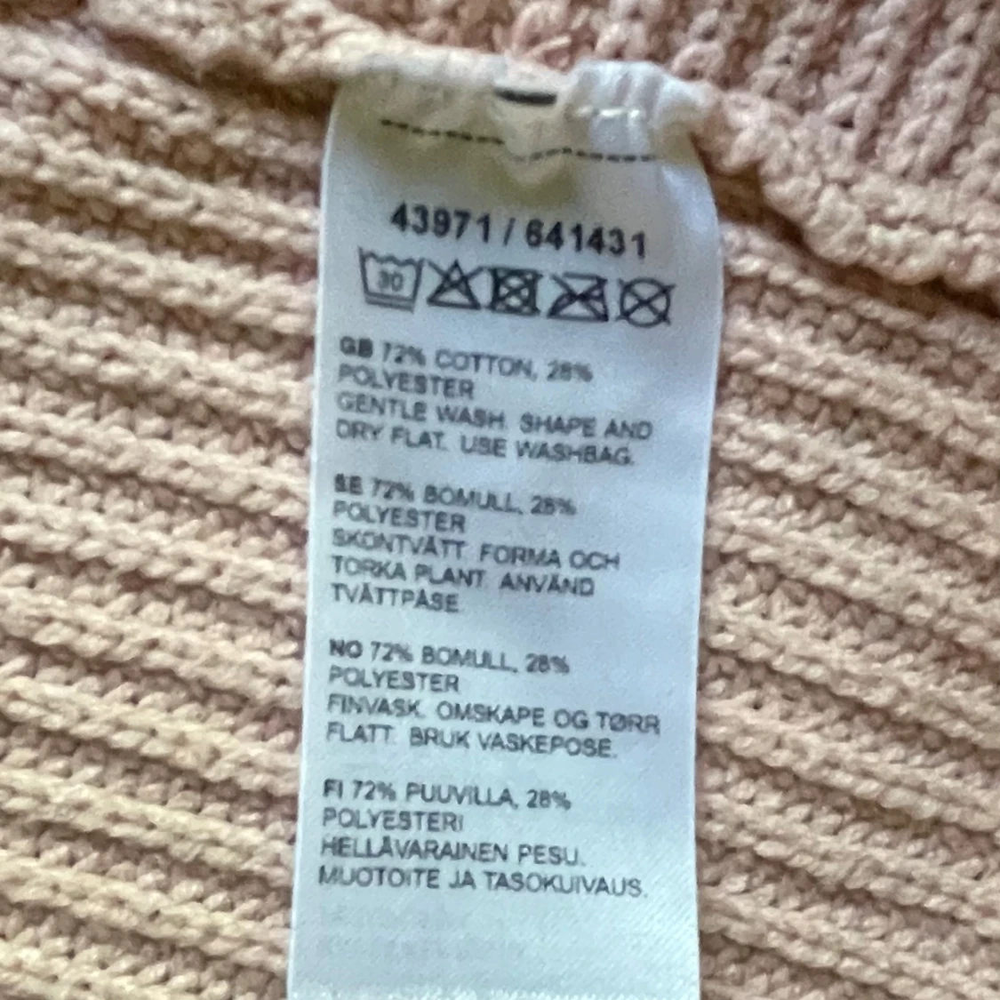 Ljusrosa stickad poncho från KappAhl - 3